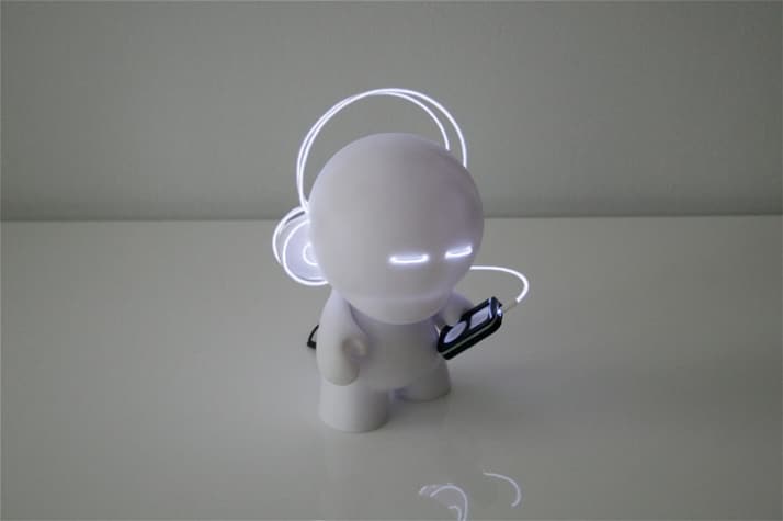 Lightbotz-by-Marcus-Tremonto-for-Kidrobot-yatzer_2