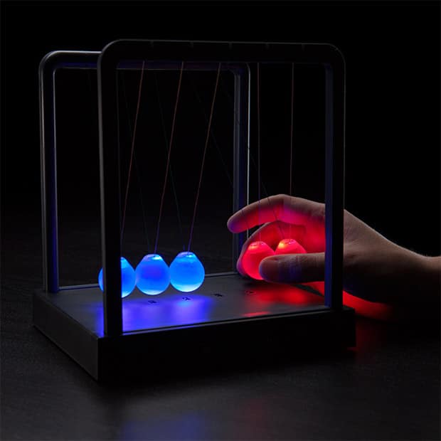 LED Light-up Newton’s Cradle-1