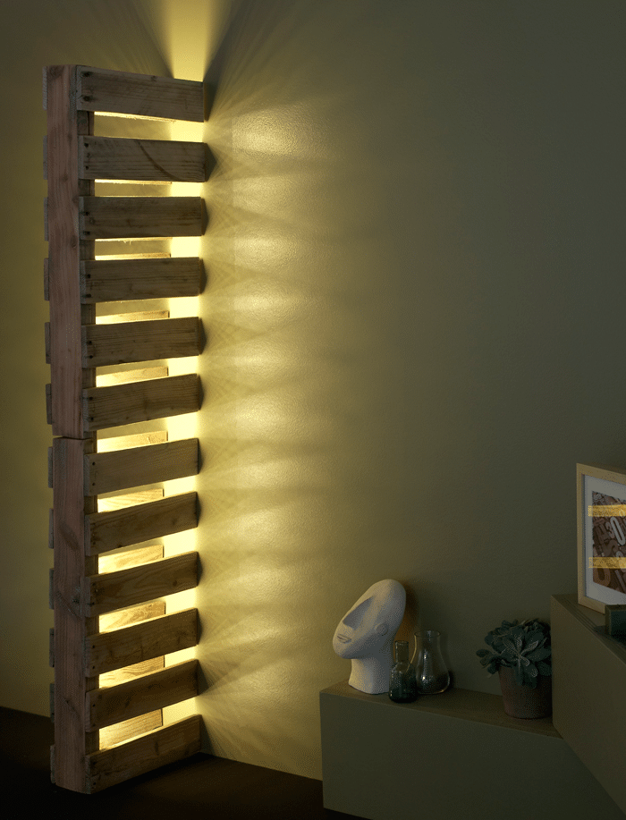 Simple Wall Pallet Lamp DIY Tutorial