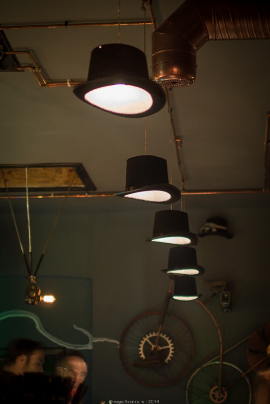 Steampunk Bistro Pub with nice lamps2