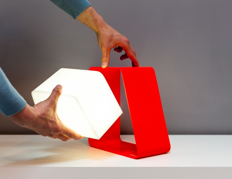 Wireless Ludovica Lamp1