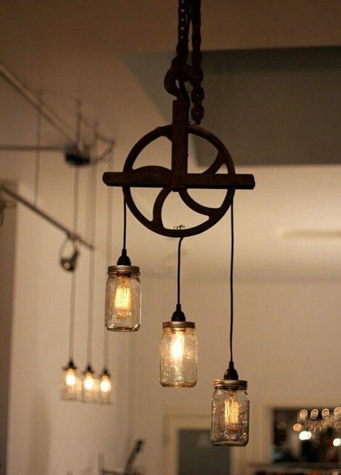 Beautiful Well Pulley Lamp with Mason Jars