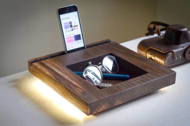 Oak Docking Station Table Lamp