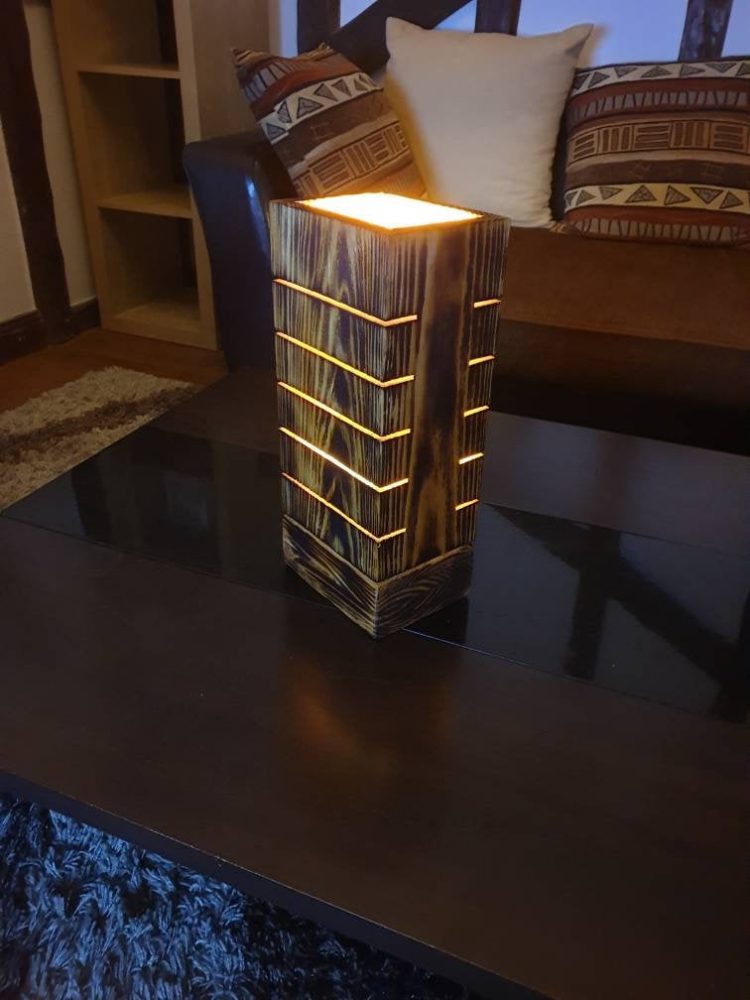 Amazing Wooden Palet Lamp