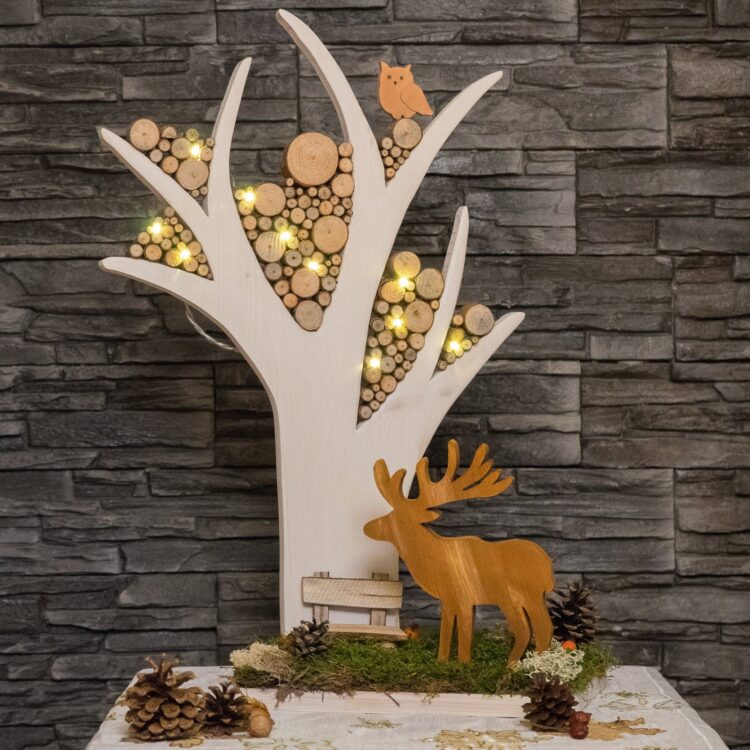 Tree with tree slices and many details wooden decoration
